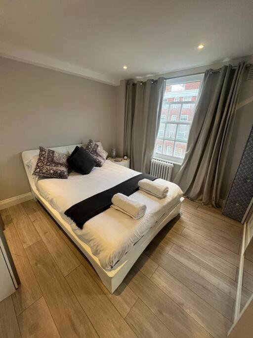 Stunning 3 Bedroom In Leilighet London