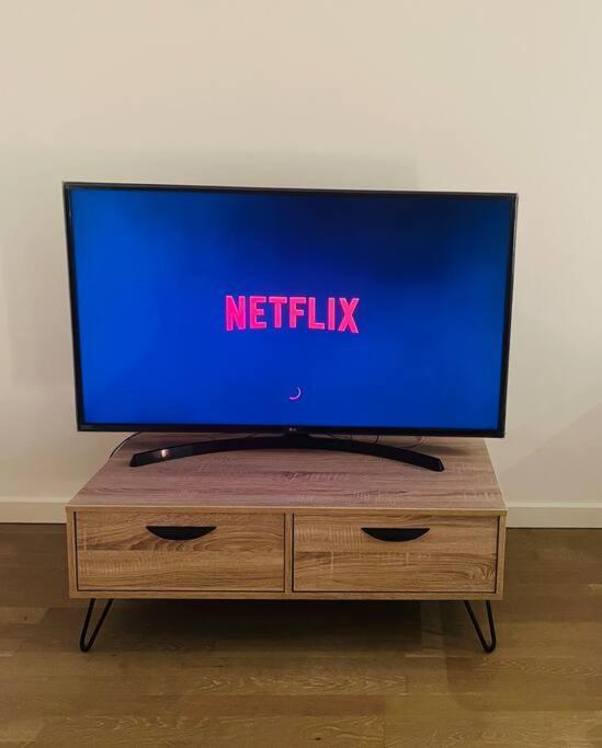 Spacious Flat, Fast Wifi, Free Parking Londra