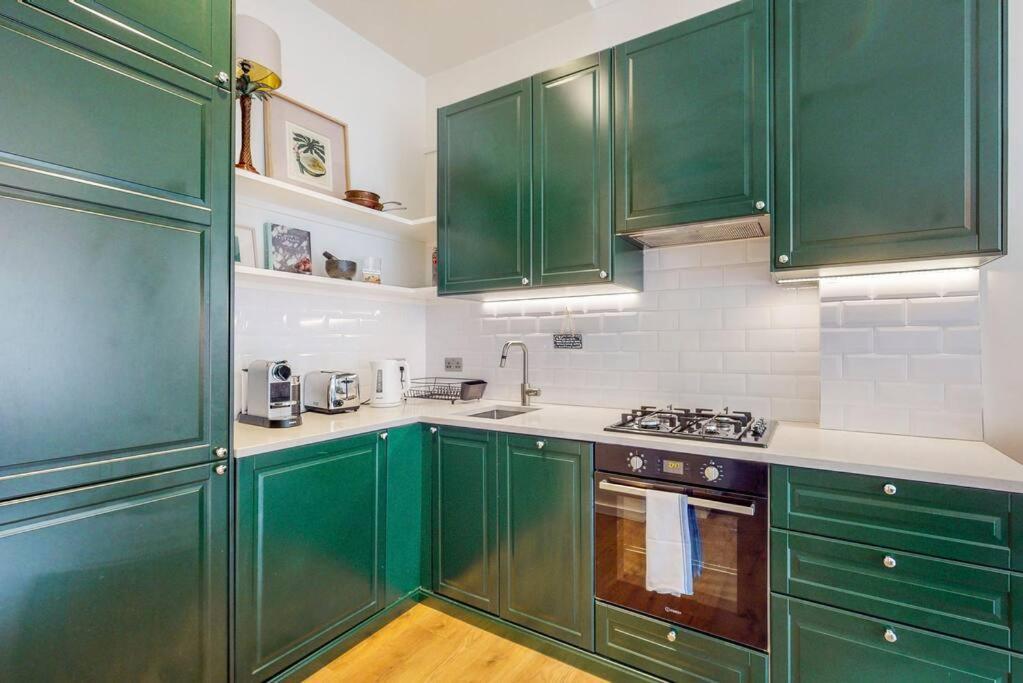 Beautiful 1 Bedroom In Shepards Bush * Londen