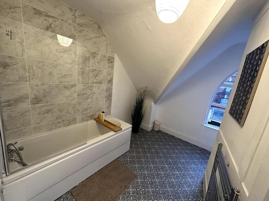 Spectacular 2 Bedroom On Tower Bridge * London