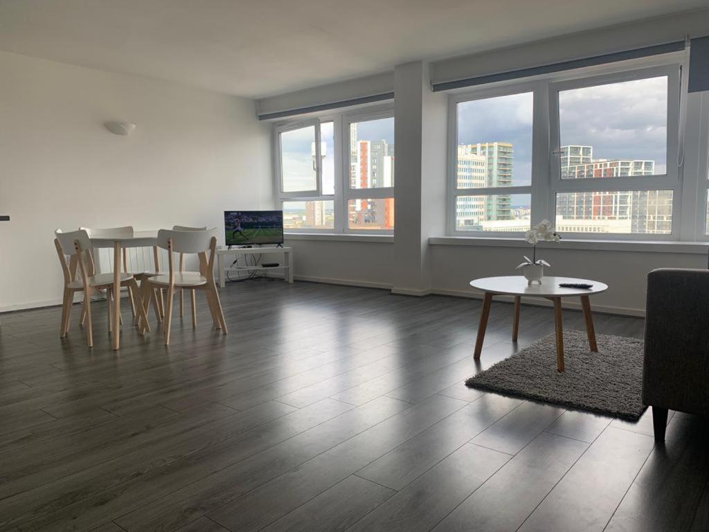 Stunning Royal Arsenal River View Apartment London