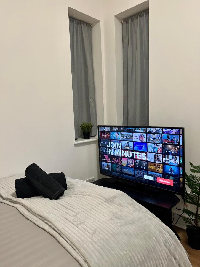 Leisure Studio Flat In Golders * Londen