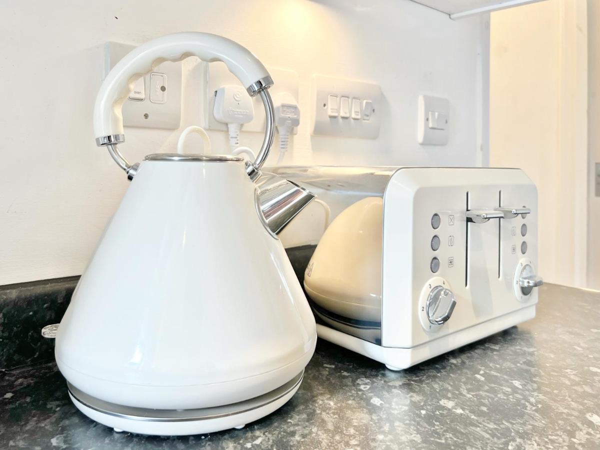 Weekly Or Monthly - Relocation & Business - 4 Guests - By Hofin Stays Short Lets & Serviced London