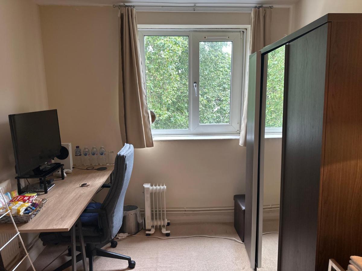 Cozy In Shared Near Canary Wharf