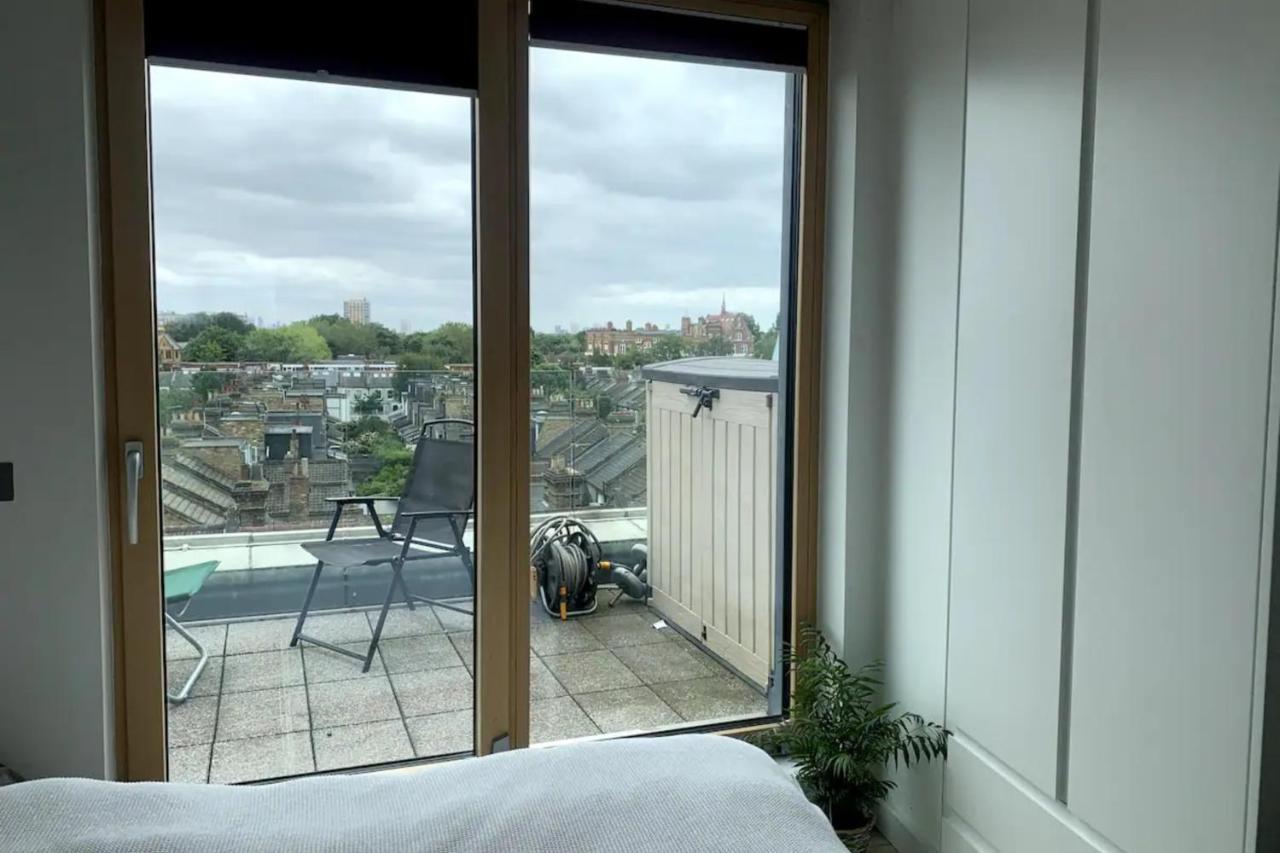 Stylish 2bd Flat With Private Balcony - Battersea Londra