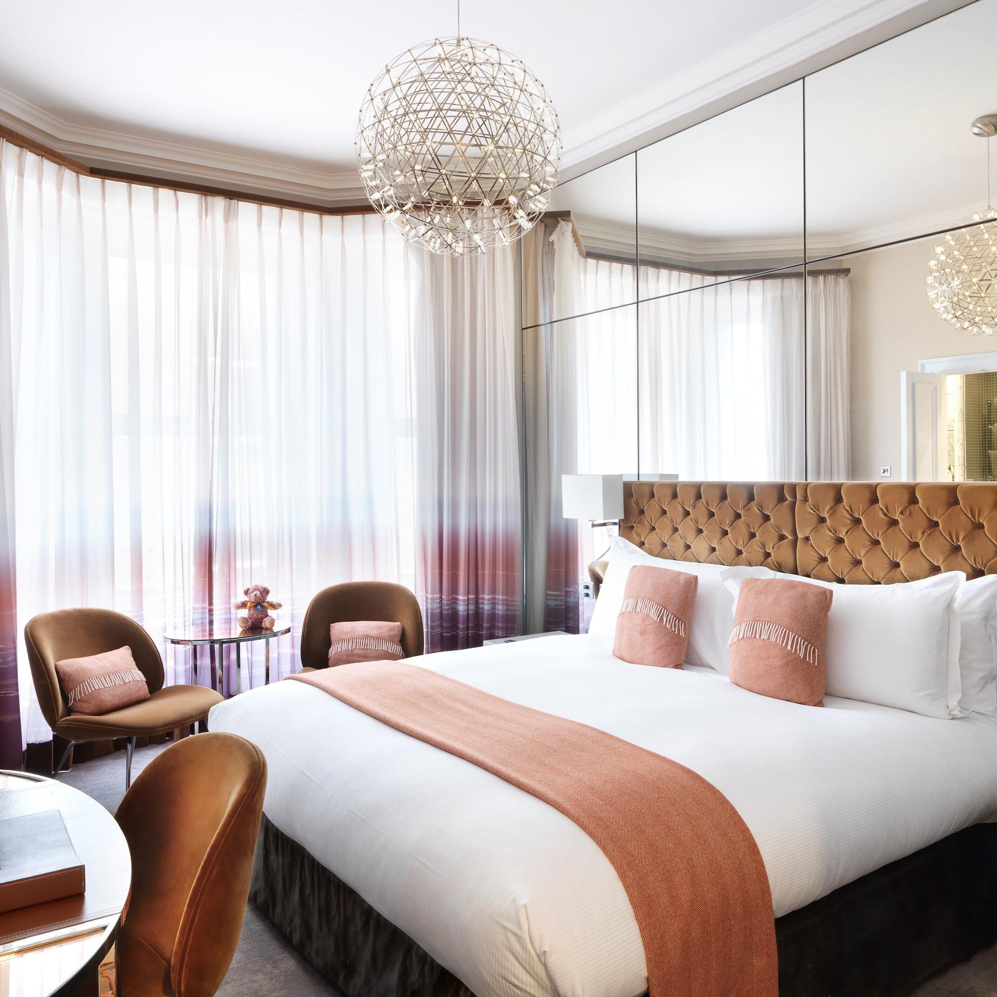 Hotel The Athenaeum & Residences