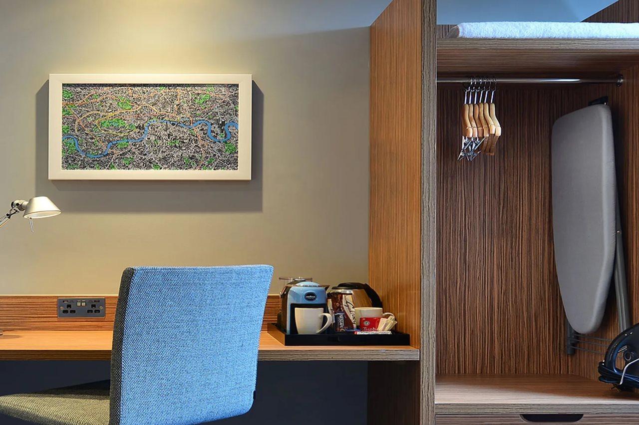 Travelodge Road 3* London