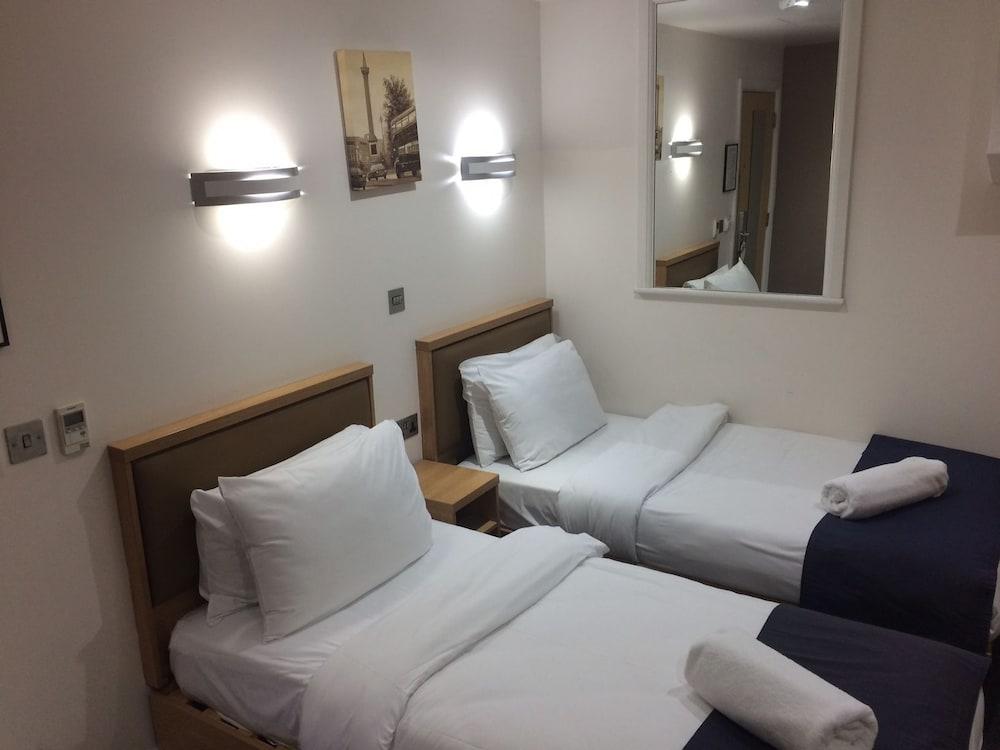 Eden Plaza Hotel 2*