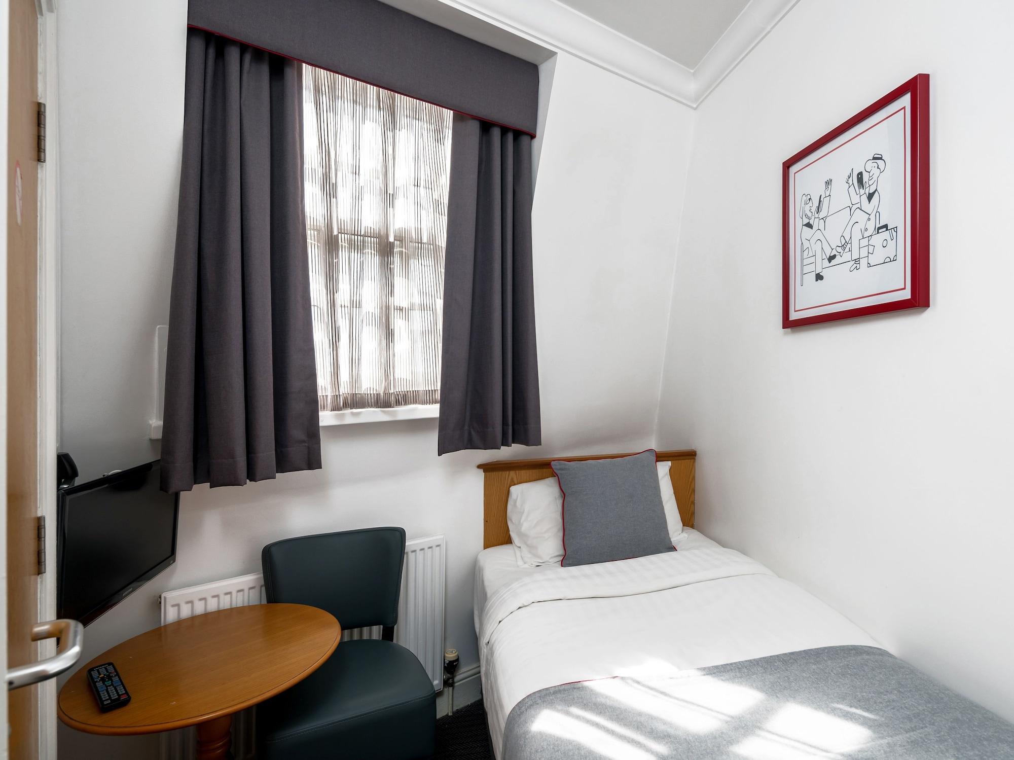 Oyo Townhouse New England, Victoria Hotel