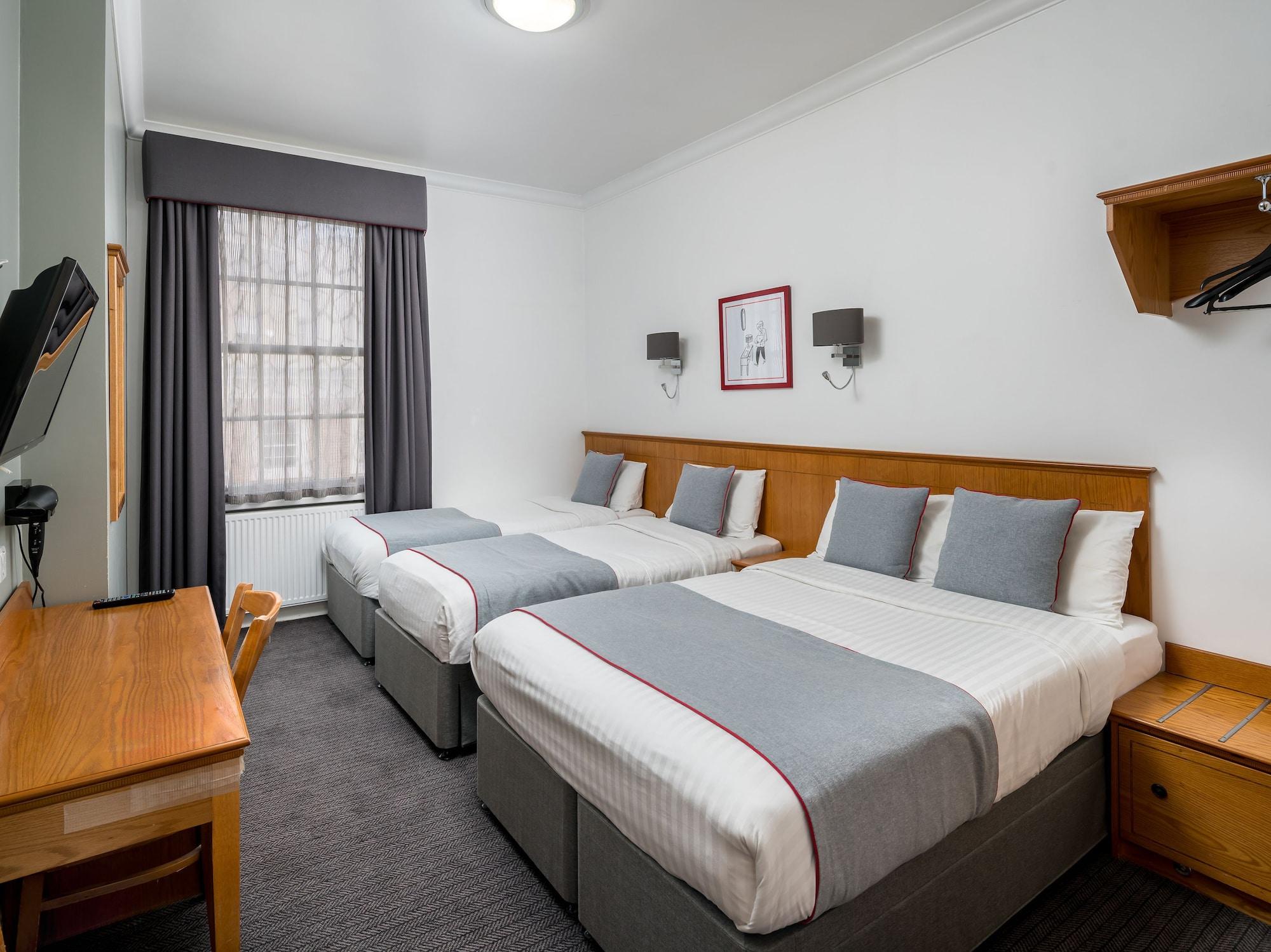 Oyo Townhouse New England, Victoria Hotel