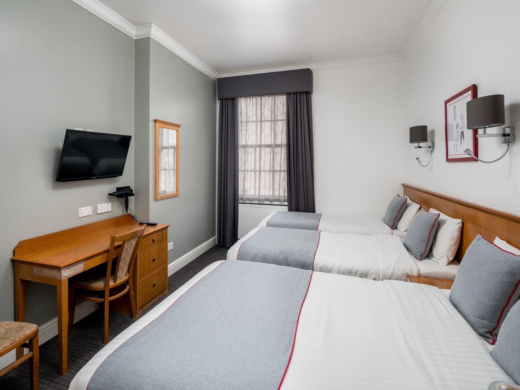 Oyo Townhouse New England, Victoria Hotel