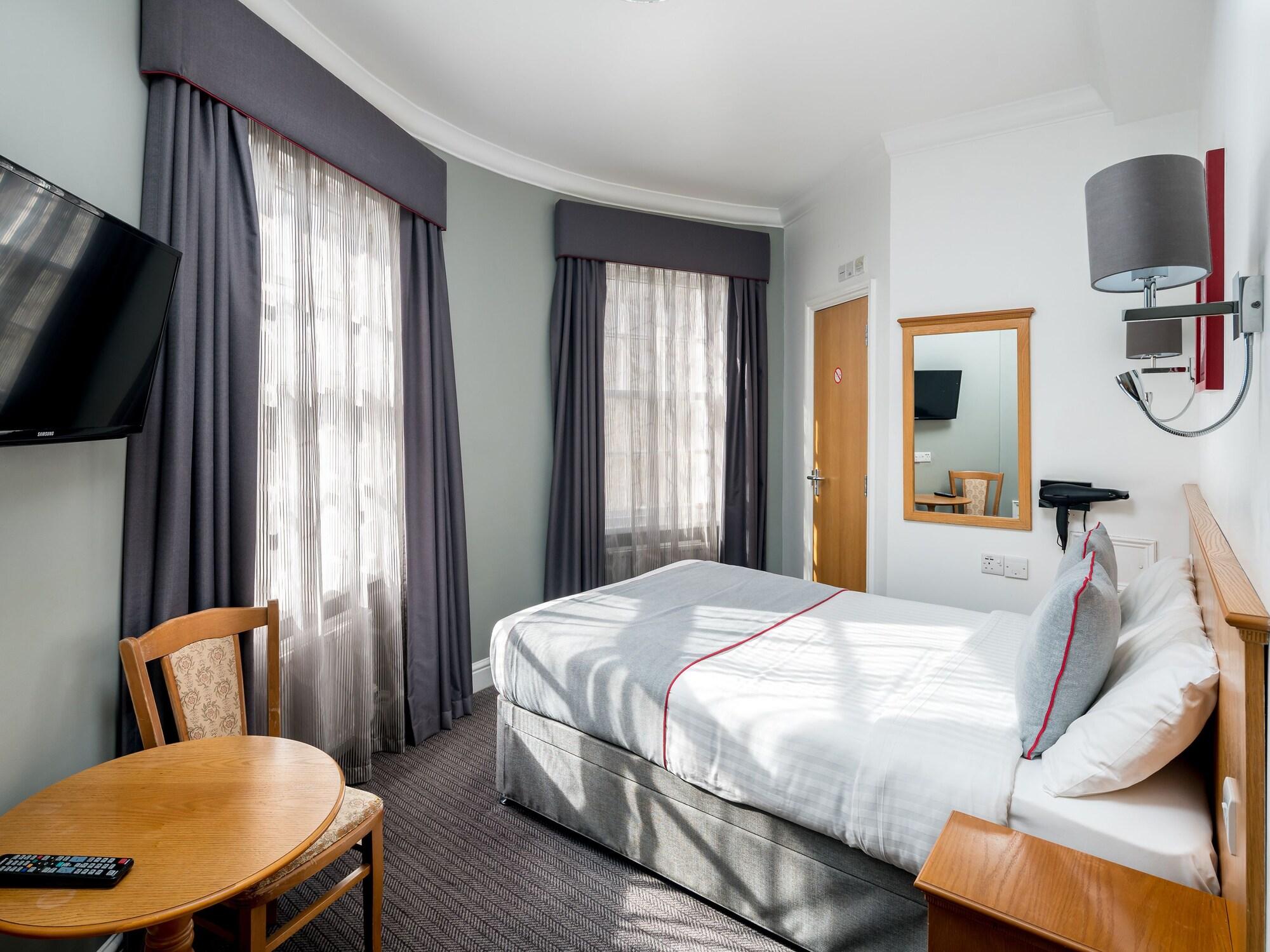 Oyo Townhouse New England, Victoria 3*