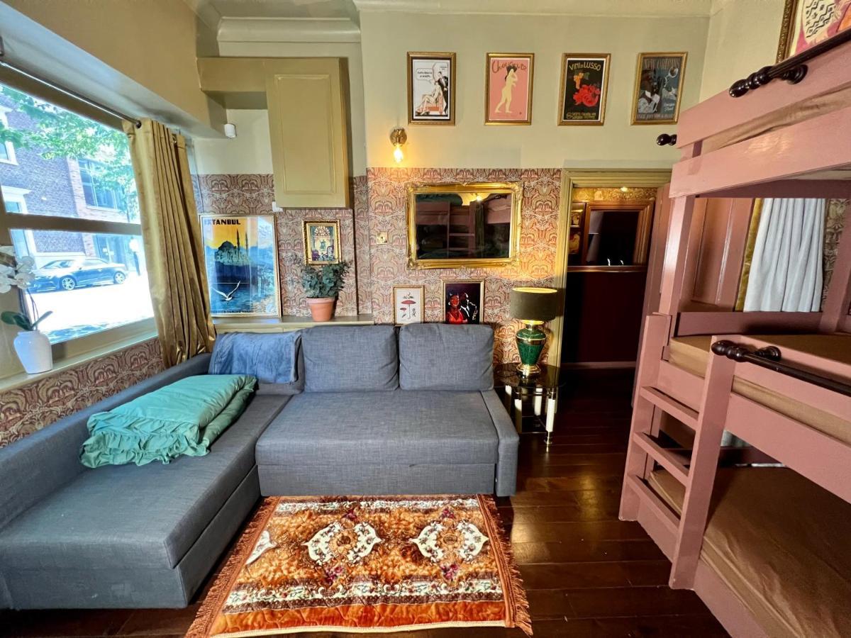 Central Hideout Apartment *