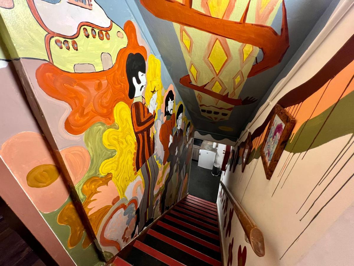 Central Hideout Apartment *