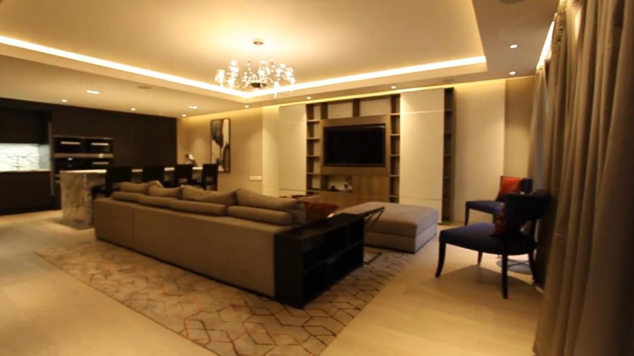 Luxurious Three Bedroom Flat In Chelsea Creek * London