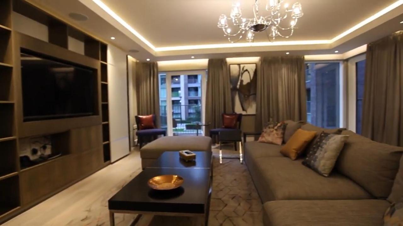 Luxurious Three Bedroom Flat In Chelsea Creek Apartment London