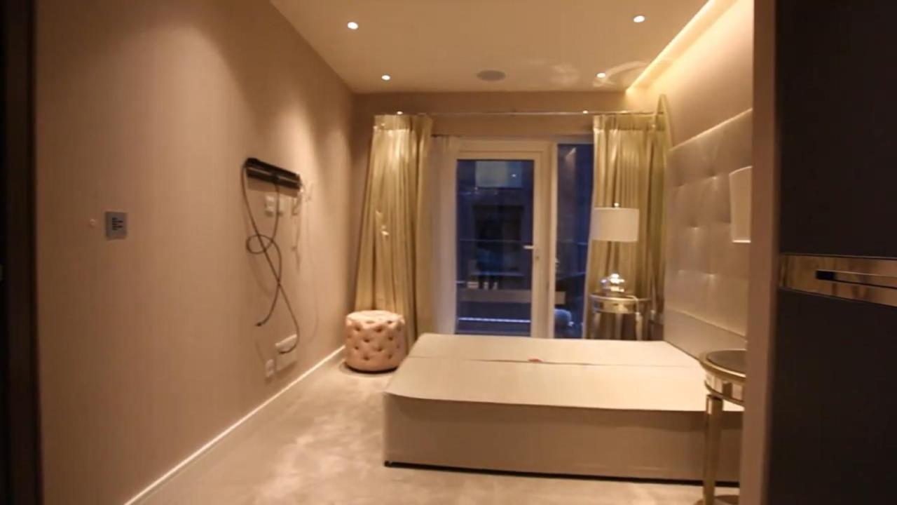 Luxurious Three Bedroom Flat In Chelsea Creek London