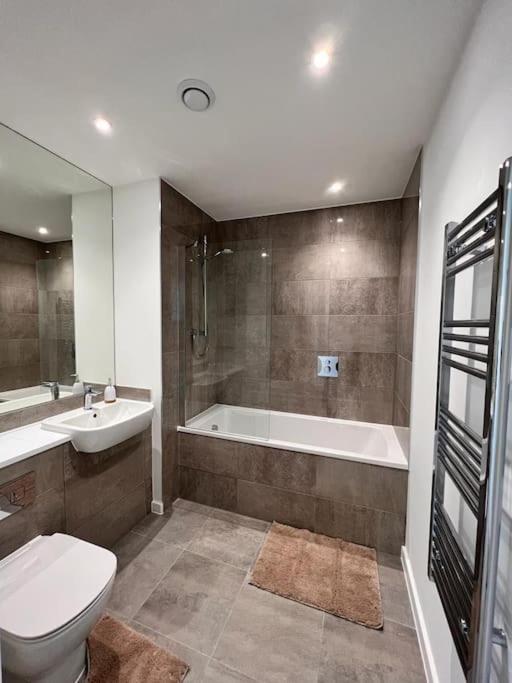 Apartment Stylish 2-bed Flat Canning Town *