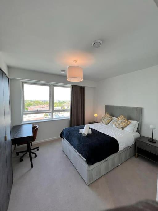 Stylish 2-bed Flat Canning Town London