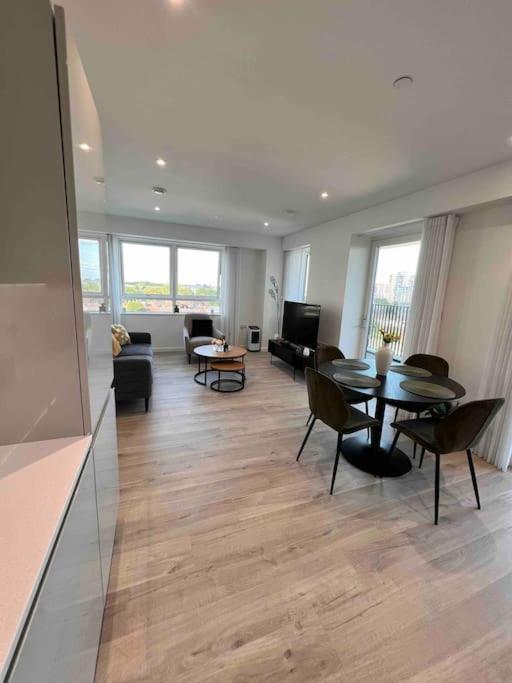 Stylish 2-bed Flat Canning Town