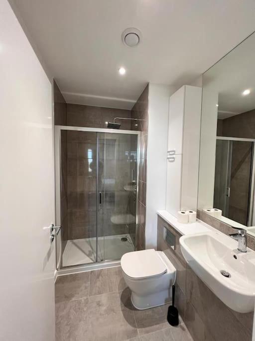 Stylish 2-bed Flat Canning Town Apartment London