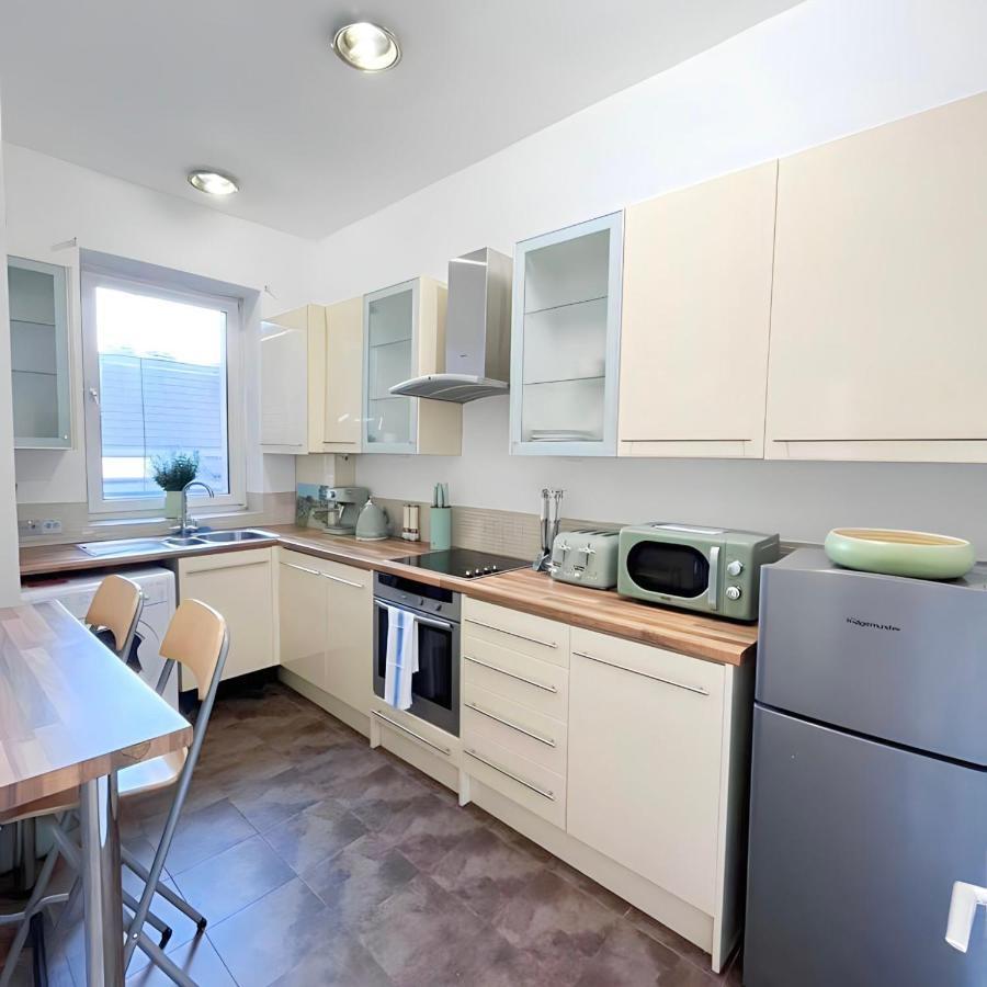 Jb Clapham, Perfect For Apartment
