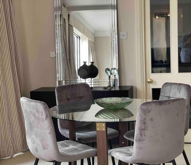 The Mozart By Sloane Square Apartment