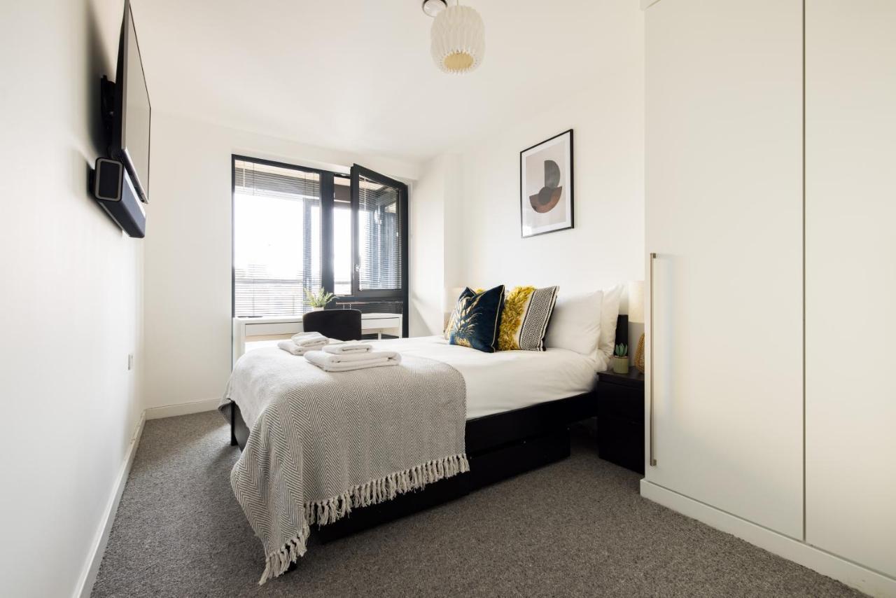 Apartment The Park Royal Collection London
