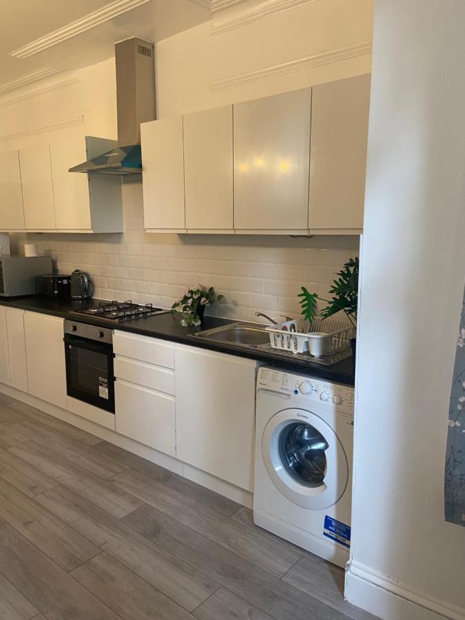 Homely 3 Bedroom Ground Floor Flat * Londres