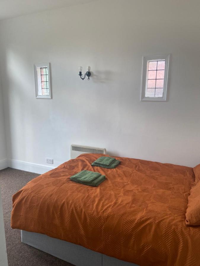 Appartement Homely 3 Bedroom Ground Floor Flat *