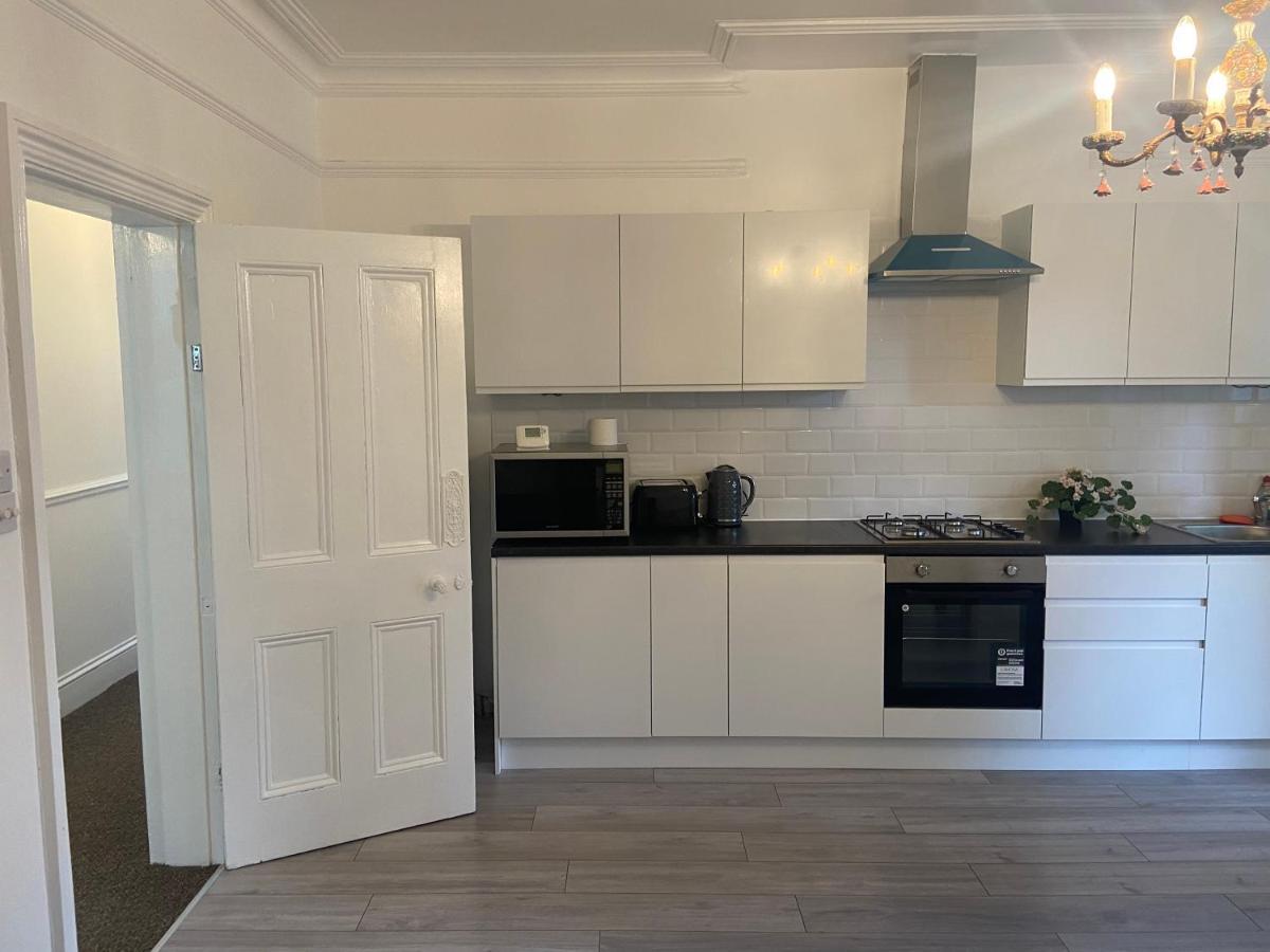 Homely 3 Bedroom Ground Floor Flat Appartement Londres