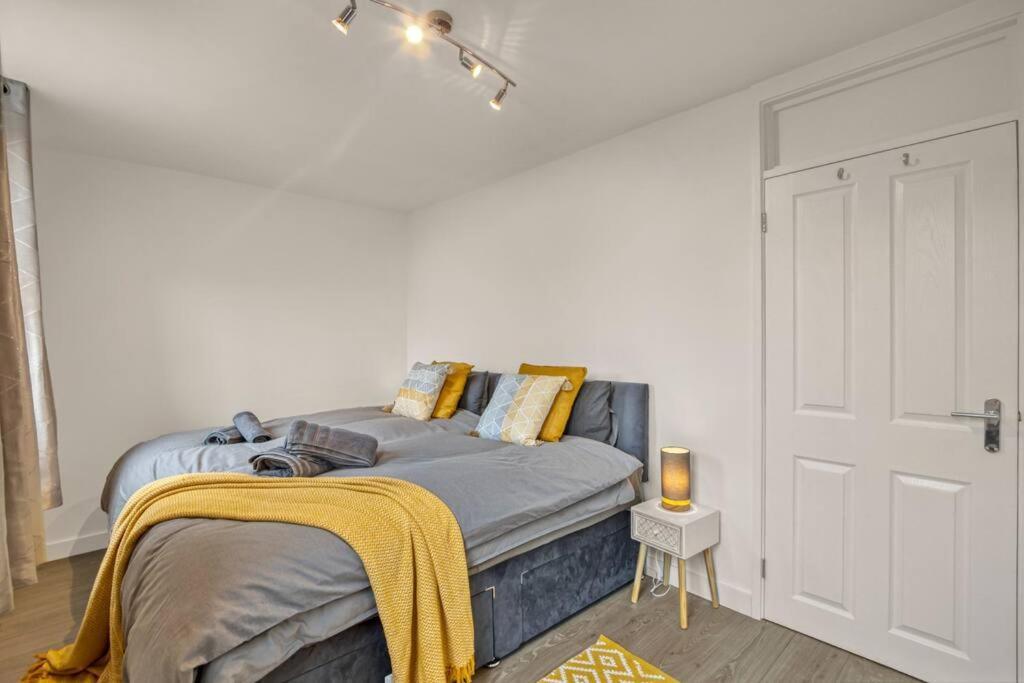 Hidden Gem In Battersea W/ Free Parking Apartment