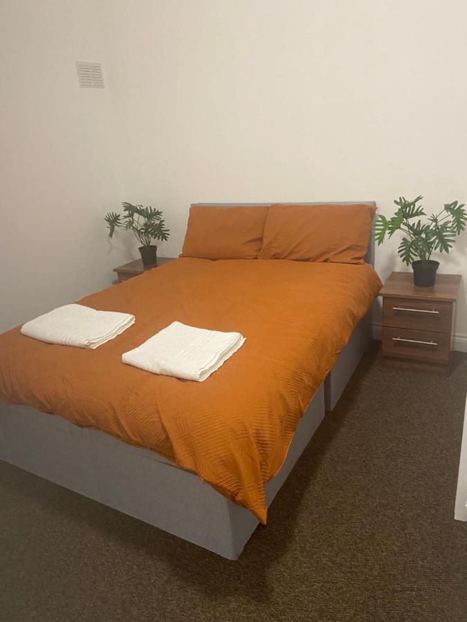 Homely 3 Bedroom Ground Floor Flat Appartement *