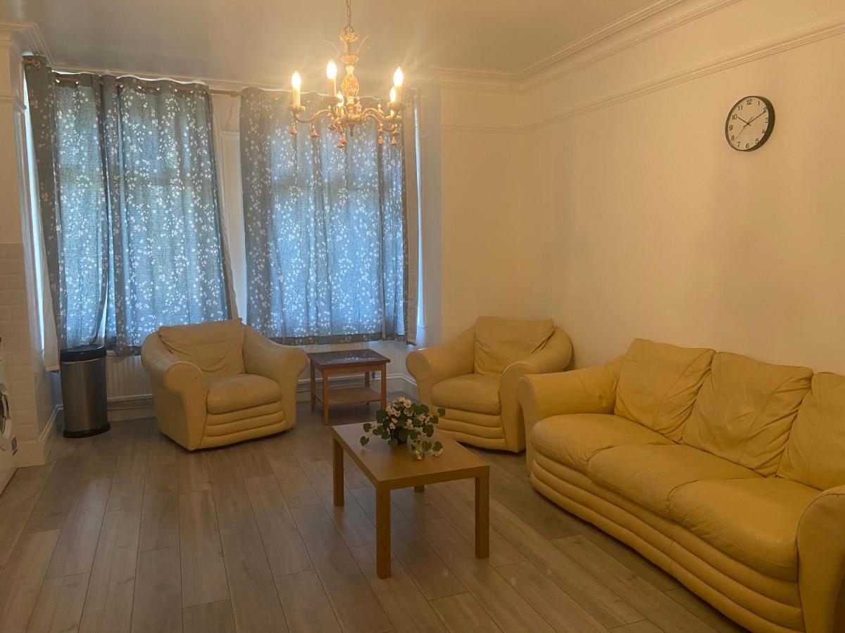 Homely 3 Bedroom Ground Floor Flat * Londres