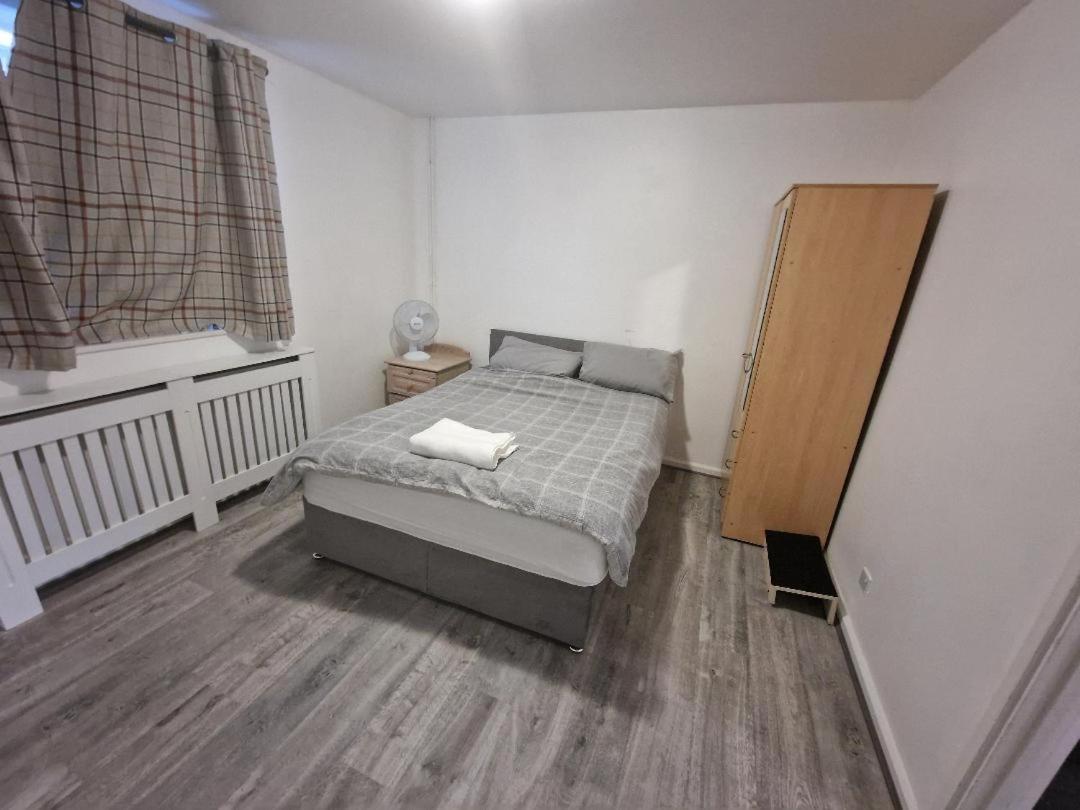 Ferienhaus Luxury House, 4 Bedrooms Fully Furnished London
