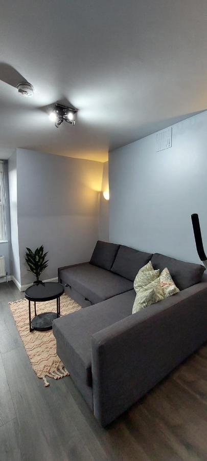 One Bedroom Flat In Finchley Road Apartment *