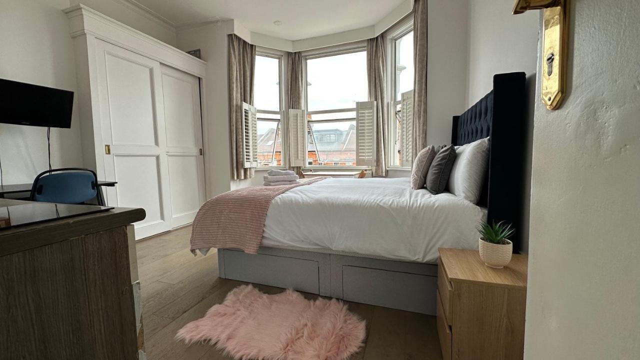Apartment Great Sheperds Bush London