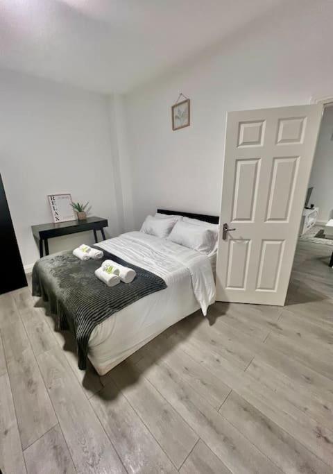 Flat 3 Battersea Park Rd, 2 Bedroom, 1 Bathroom Flat
