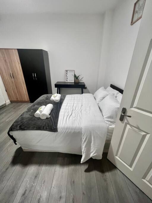 Lejlighed Flat 3 Battersea Park Rd, 2 Bedroom, 1 Bathroom Flat *