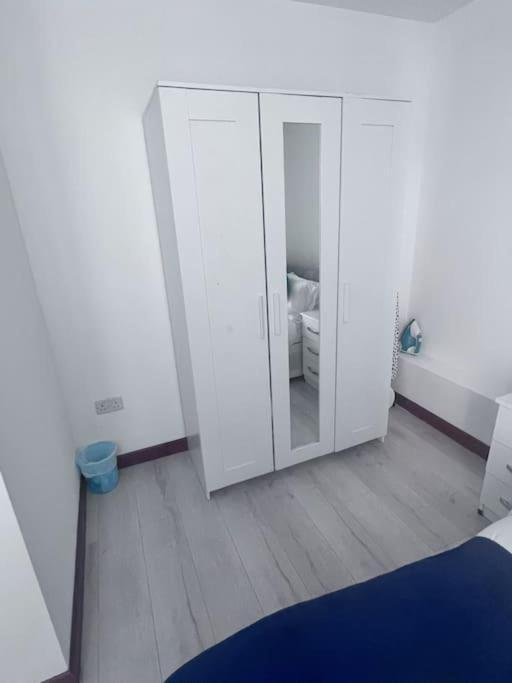 Lägenhet Flat 7 Near Westfield Centre, 1 Bedroom, 1 Bathroom Flat *