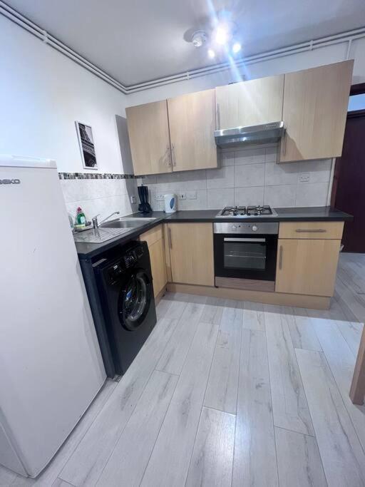 Lägenhet Flat 7 Near Westfield Centre, 1 Bedroom, 1 Bathroom Flat London