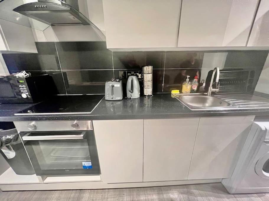 Flat 3 Battersea Park Rd, 2 Bedroom, 1 Bathroom Flat