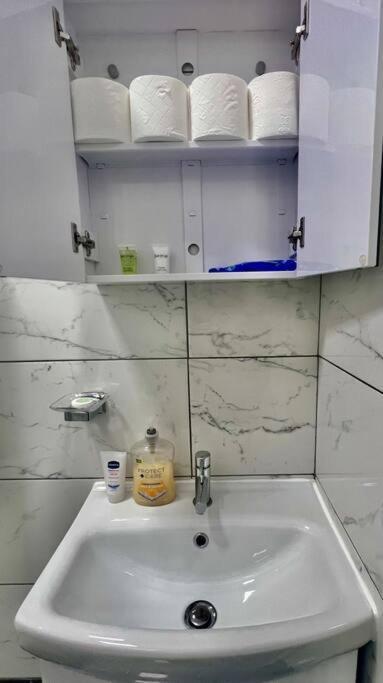 Flat 3 Battersea Park Rd, 2 Bedroom, 1 Bathroom Flat * London