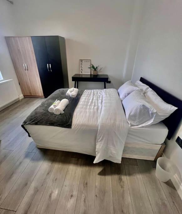 Lejlighed Flat 3 Battersea Park Rd, 2 Bedroom, 1 Bathroom Flat *