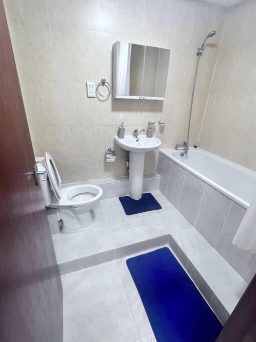 Flat 7 Near Westfield Centre, 1 Bedroom, 1 Bathroom Flat Lägenhet