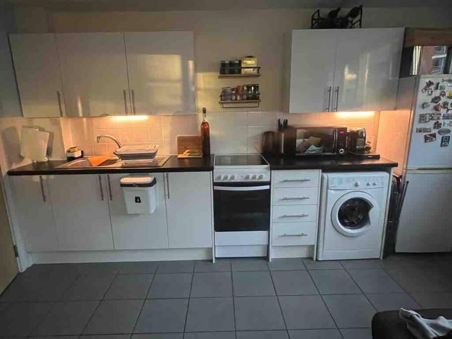 Lovely Flat By Chelsea Harbour Lägenhet