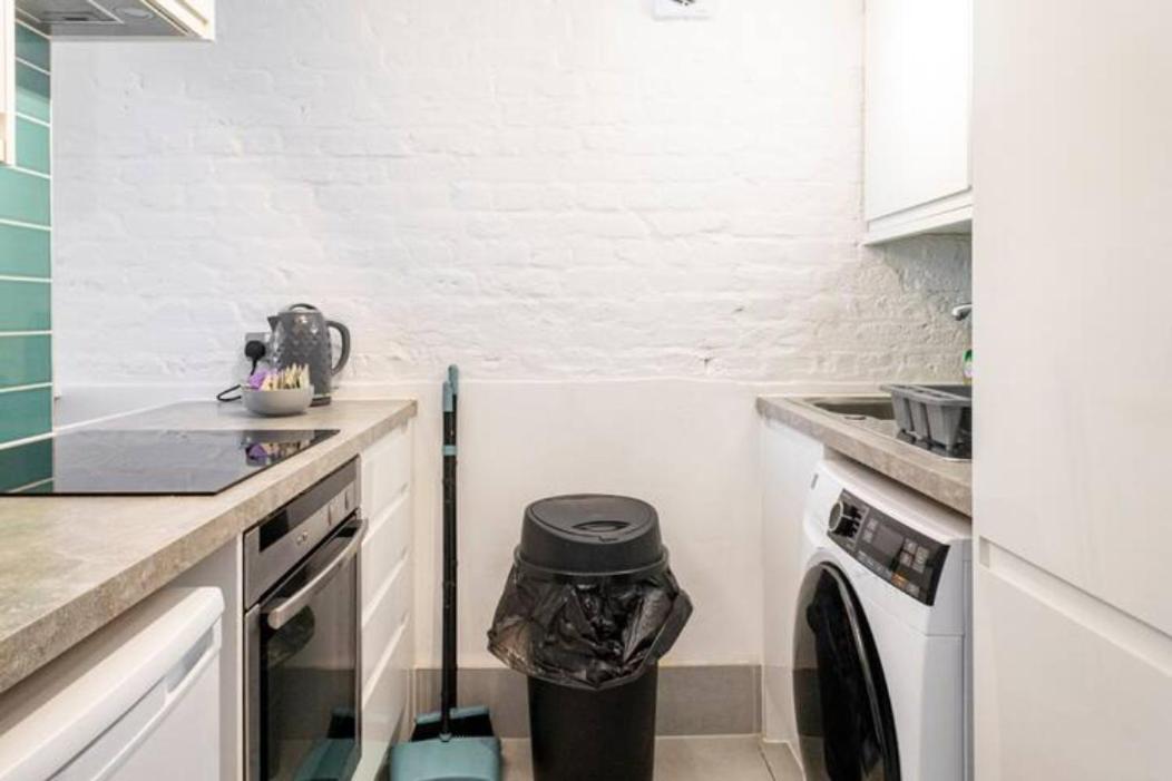 Cozy 2 Bedroom Flat - Sleeps 6 * Londen