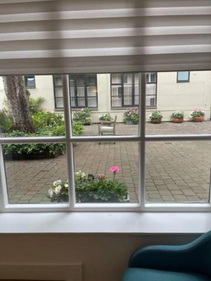 Cozy 2 Bedroom Flat - Sleeps 6 Londen