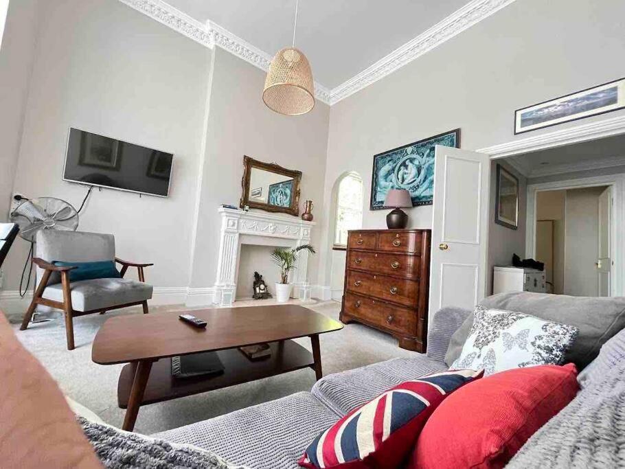 Wonderful In Earl's Court Apartment London