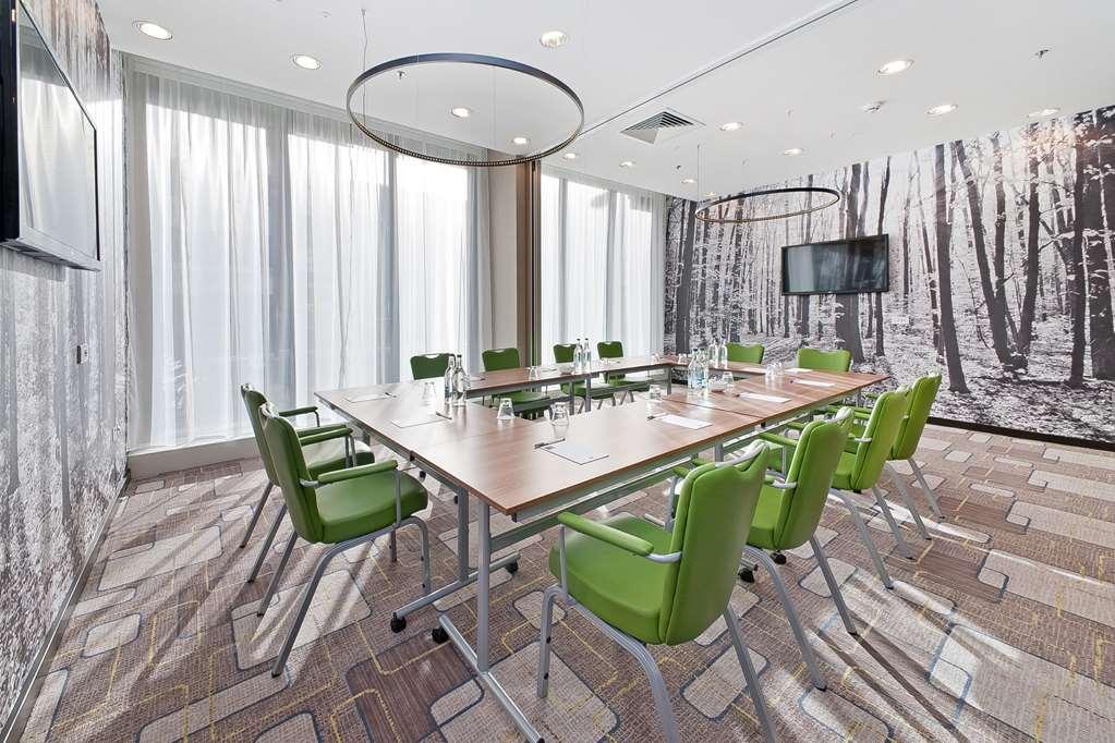 Hampton By Hilton Waterloo Hotel